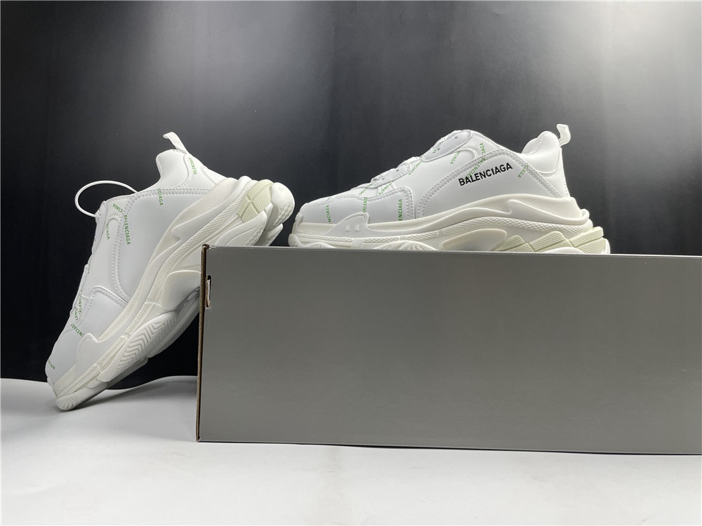 TRIPLE-S SNEAKER